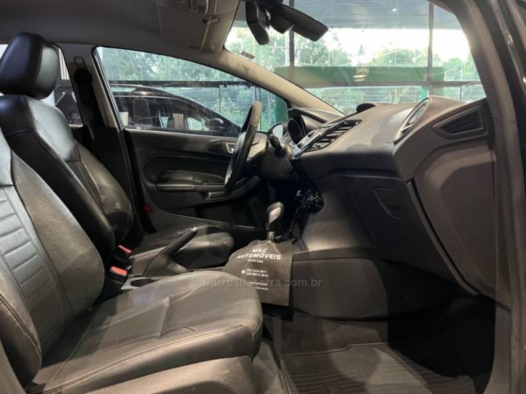 FORD - FIESTA - 2015/2016 - Preta - R$ 53.900,00