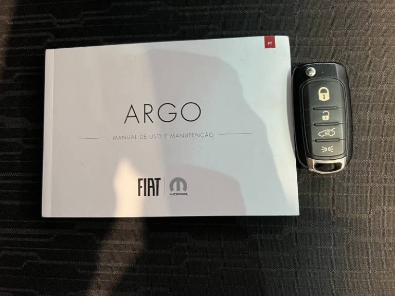 FIAT - ARGO - 2022/2023 - Prata - R$ 61.900,00