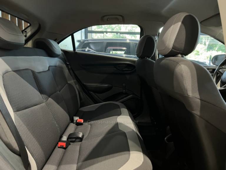 CHEVROLET - ONIX - 2015/2016 - Branca - R$ 45.900,00