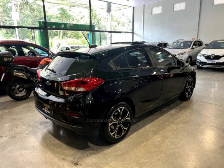 CHEVROLET - CRUZE - 2022/2022 - Preta - R$ 121.900,00