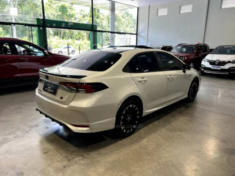 TOYOTA - COROLLA - 2024/2024 - Branca - R$ 174.900,00