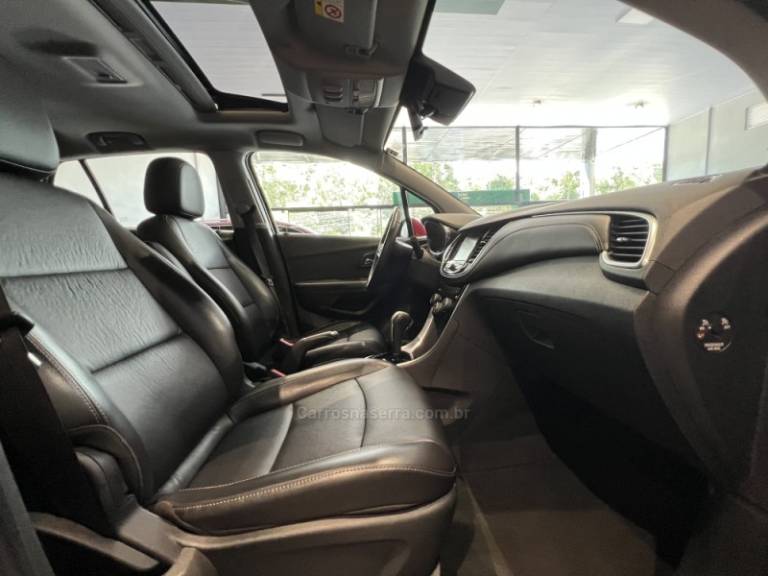 CHEVROLET - TRACKER - 2017/2018 - Vermelha - R$ 85.900,00