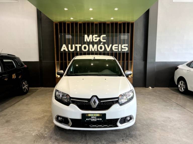 RENAULT - SANDERO - 2017/2018 - Branca - R$ 44.900,00