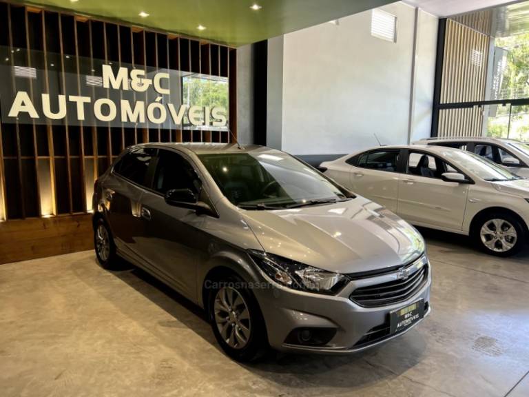 CHEVROLET - ONIX - 2020/2021 - Cinza - R$ 58.900,00