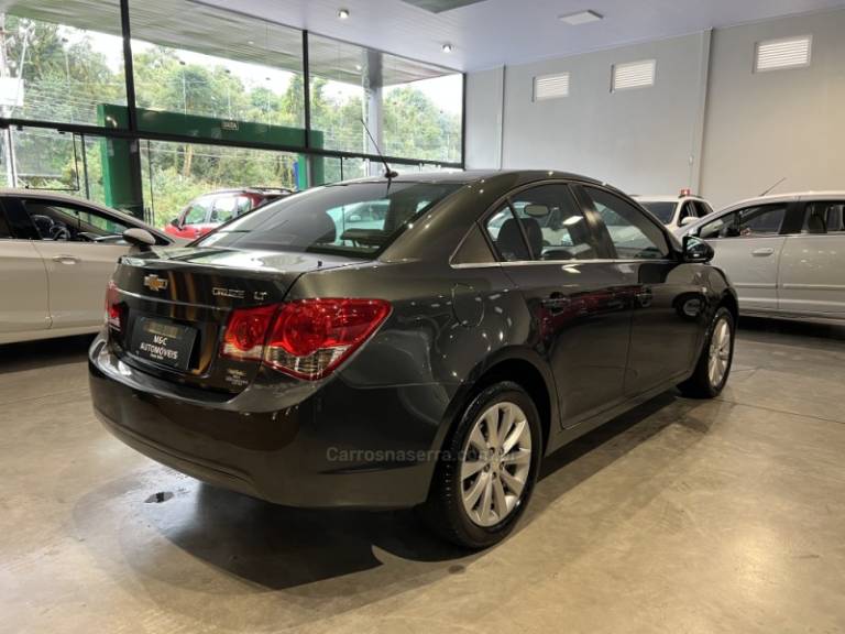 CHEVROLET - CRUZE - 2015/2016 - Cinza - R$ 69.900,00