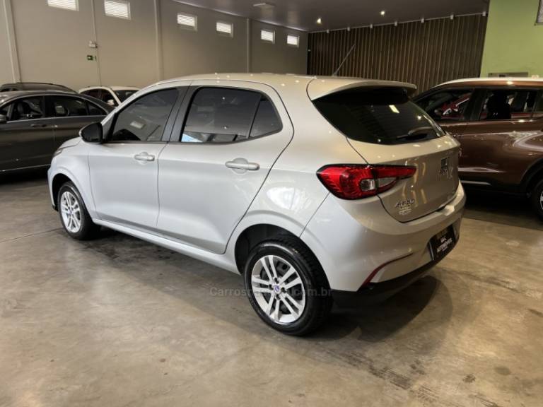 FIAT - ARGO - 2022/2023 - Prata - R$ 61.900,00