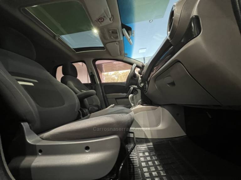 FIAT - SIENA - 2013/2014 - Vermelha - R$ 39.900,00