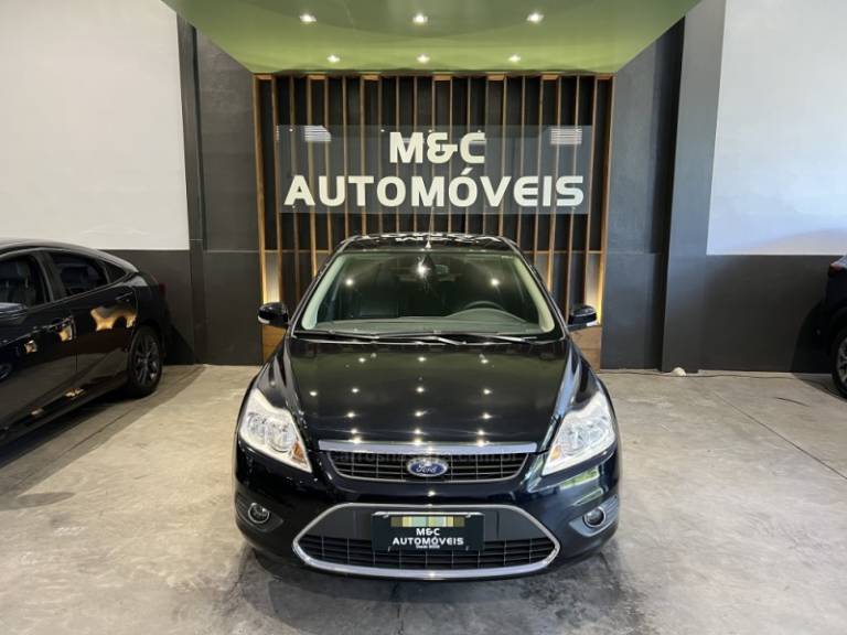 FORD - FOCUS - 2010/2011 - Preta - R$ 39.900,00