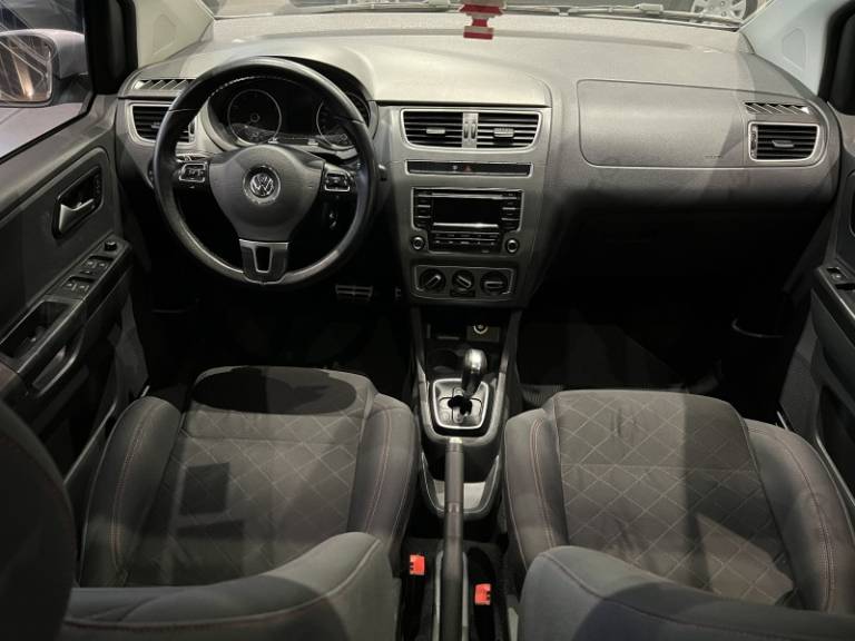 VOLKSWAGEN - FOX - 2013/2014 - Prata - R$ 42.900,00