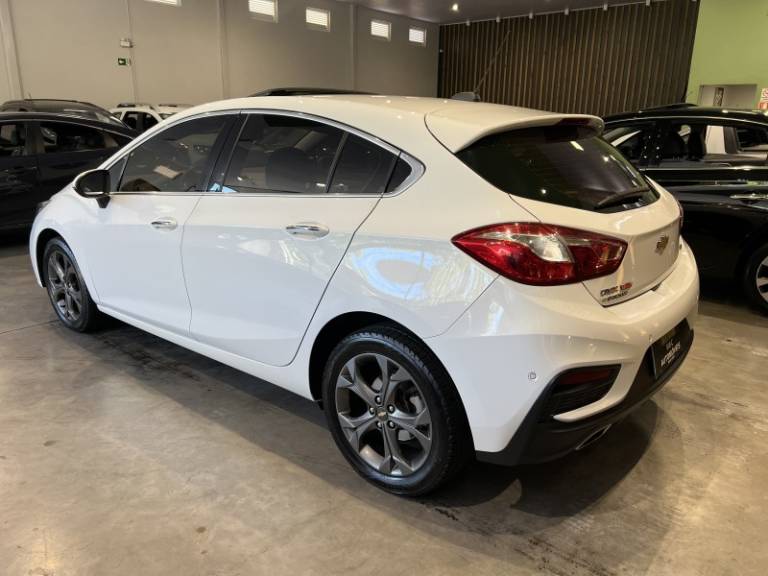CHEVROLET - CRUZE - 2018/2018 - Branca - R$ 96.900,00