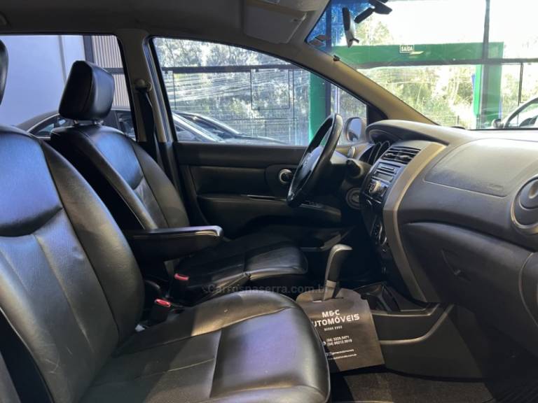 NISSAN - LIVINA - 2011/2012 - Prata - R$ 38.900,00