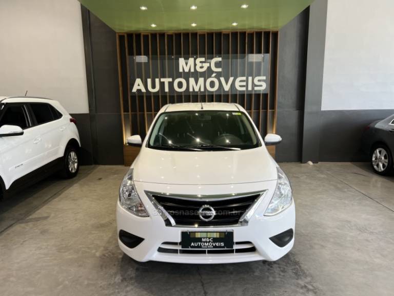 NISSAN - VERSA - 2018/2019 - Branca - R$ 59.900,00