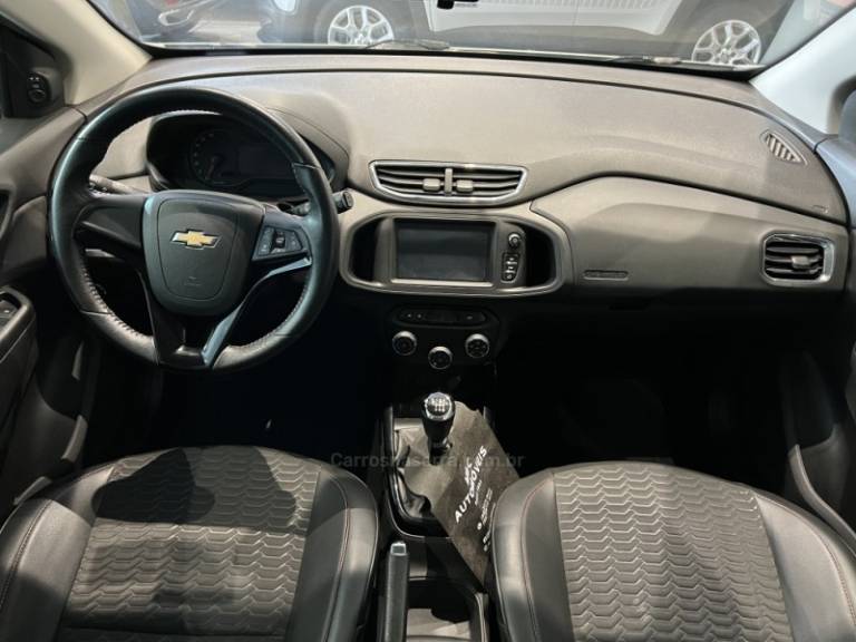 CHEVROLET - ONIX - 2017/2018 - Branca - R$ 61.900,00