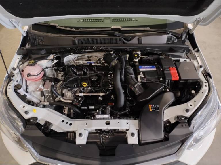 CHEVROLET - ONIX - 2024/2025 - Branca - R$ 107.900,00