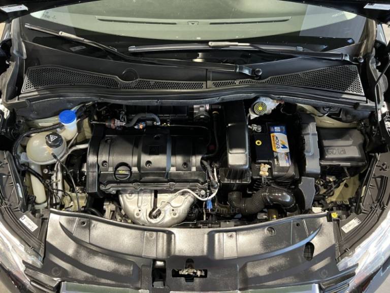 PEUGEOT - 2008 - 2015/2016 - Preta - R$ 56.900,00