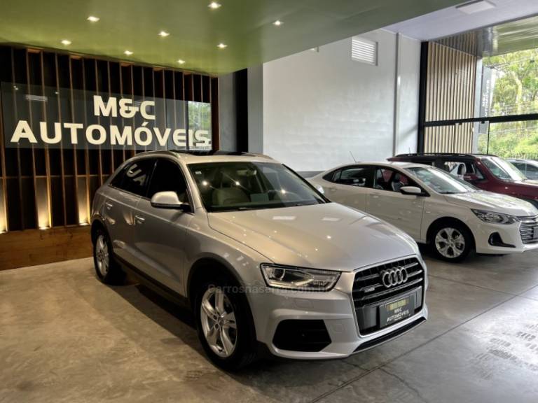 AUDI - Q3 - 2015/2016 - Prata - R$ 97.900,00