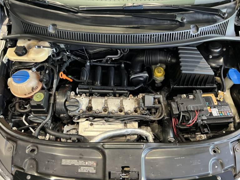 VOLKSWAGEN - FOX - 2010/2011 - Cinza - R$ 34.900,00