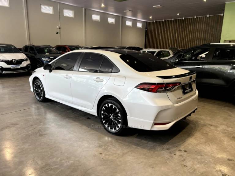 TOYOTA - COROLLA - 2024/2024 - Branca - R$ 174.900,00