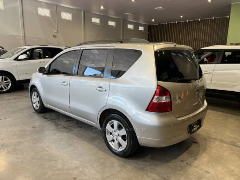 NISSAN - LIVINA - 2011/2012 - Prata - R$ 38.900,00