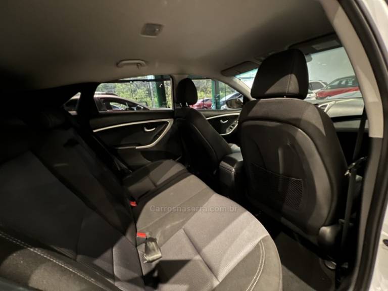 HYUNDAI - I30 - 2014/2015 - Branca - R$ 69.900,00