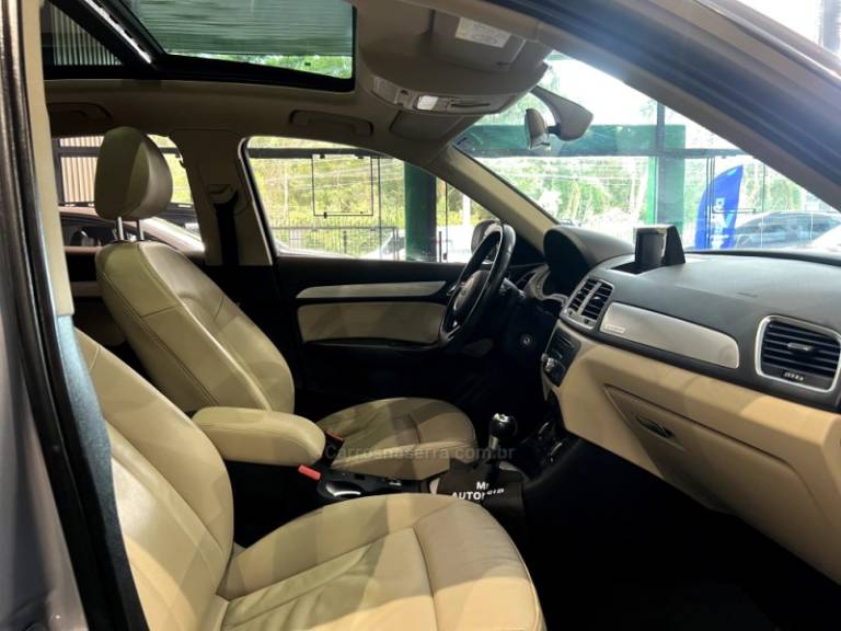 AUDI - Q3 - 2015/2016 - Prata - R$ 97.900,00