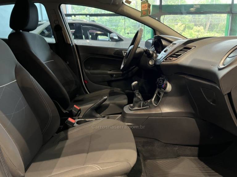 FORD - FIESTA - 2013/2014 - Branca - R$ 42.900,00