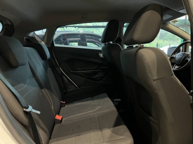 FORD - FIESTA - 2013/2014 - Branca - R$ 42.900,00