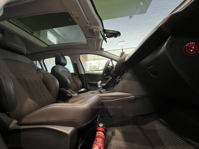 PEUGEOT - 2008 - 2015/2016 - Preta - R$ 56.900,00