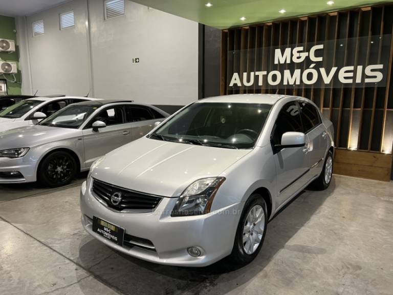 NISSAN - SENTRA - 2012/2013 - Prata - R$ 39.900,00