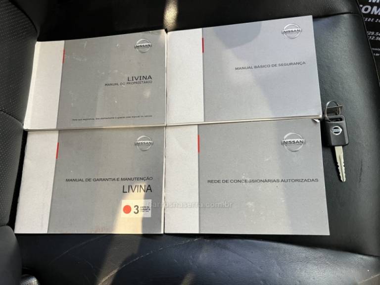 NISSAN - LIVINA - 2011/2012 - Prata - R$ 38.900,00