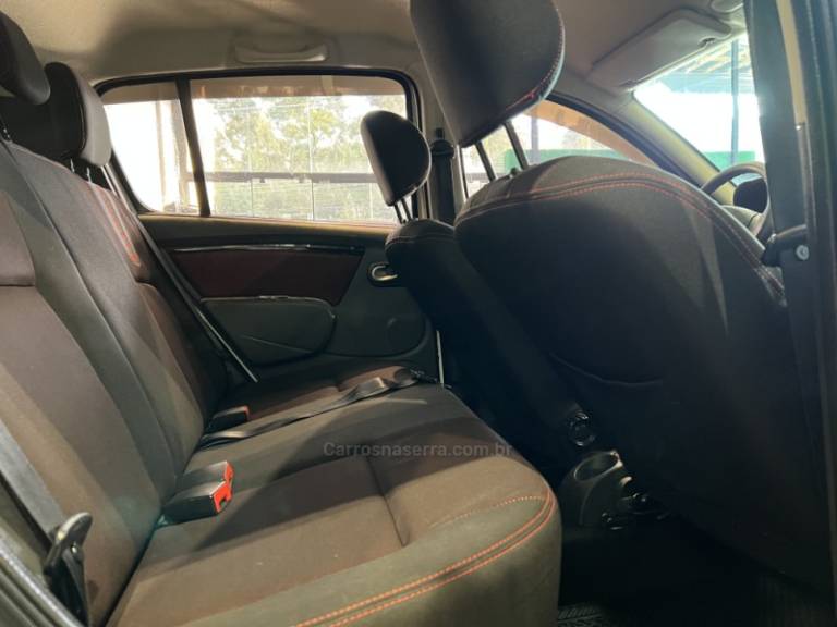 RENAULT - SANDERO - 2013/2014 - Branca - R$ 42.900,00