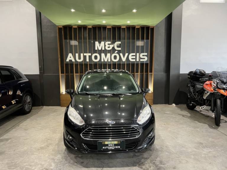 FORD - FIESTA - 2015/2016 - Preta - R$ 53.900,00