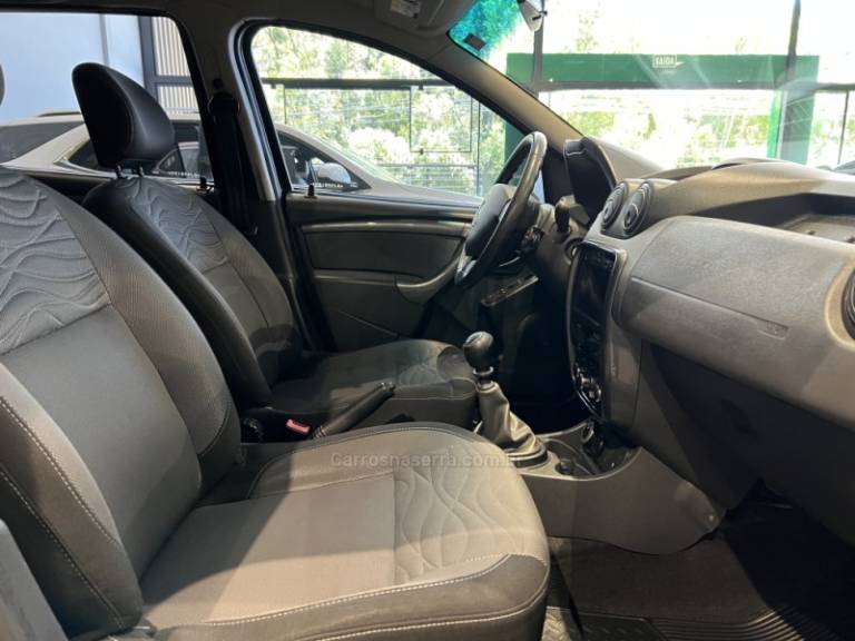 RENAULT - DUSTER - 2012/2013 - Verde - R$ 53.900,00
