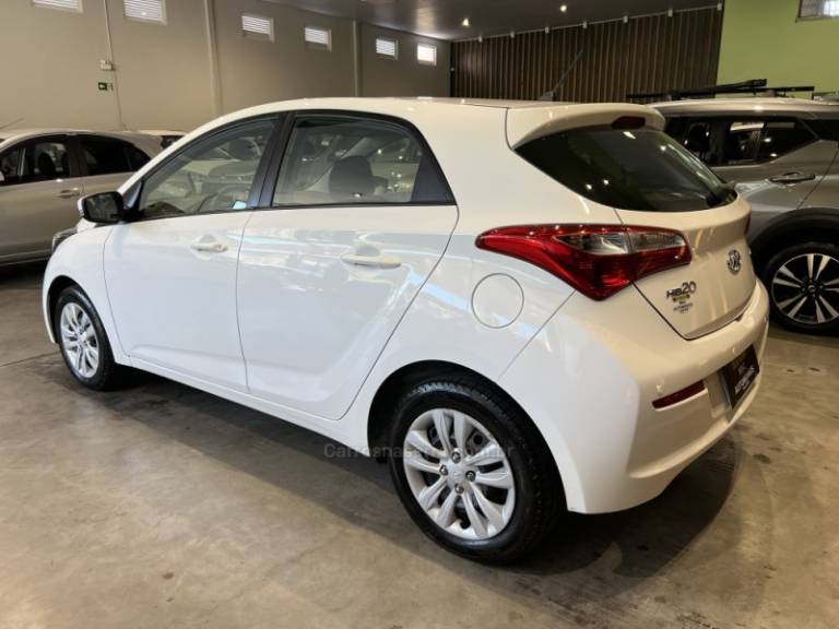 HYUNDAI - HB20 - 2017/2018 - Branca - R$ 54.900,00