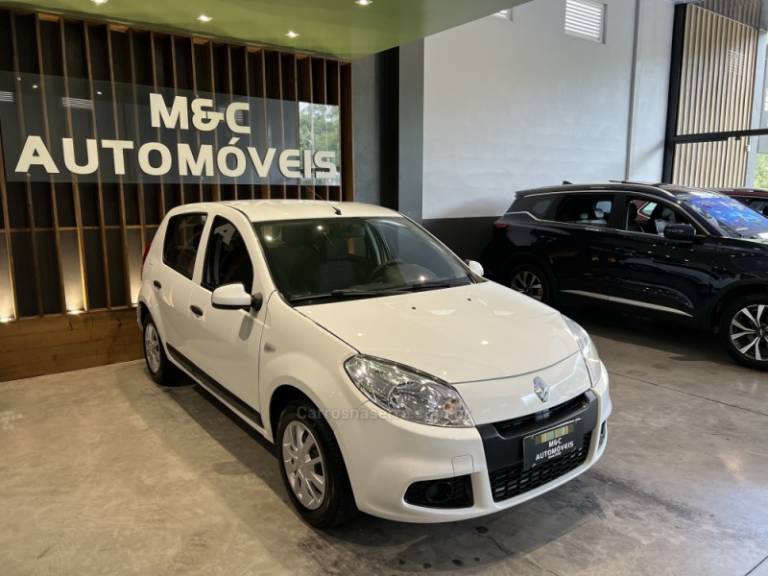 RENAULT - SANDERO - 2011/2012 - Branca - R$ 32.900,00