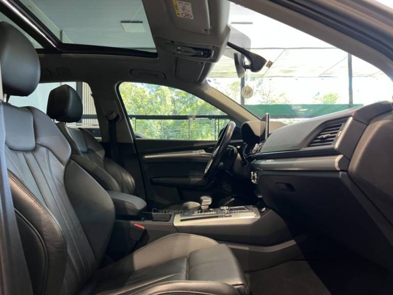 AUDI - Q5 - 2018/2019 - Prata - R$ 163.900,00