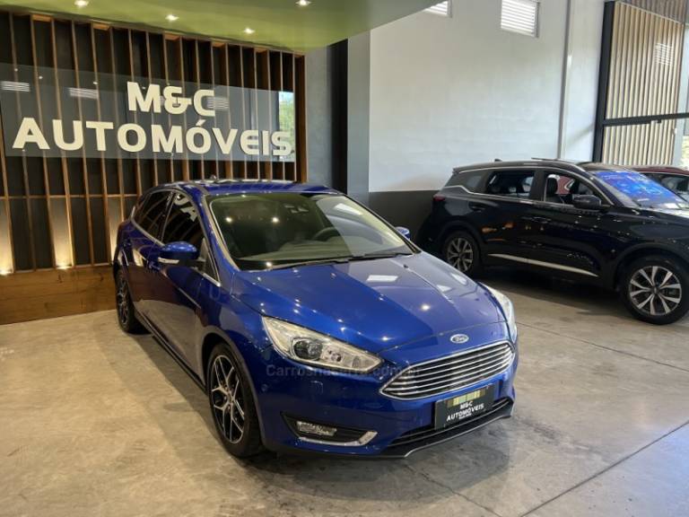 FORD - FOCUS - 2015/2016 - Azul - R$ 69.900,00