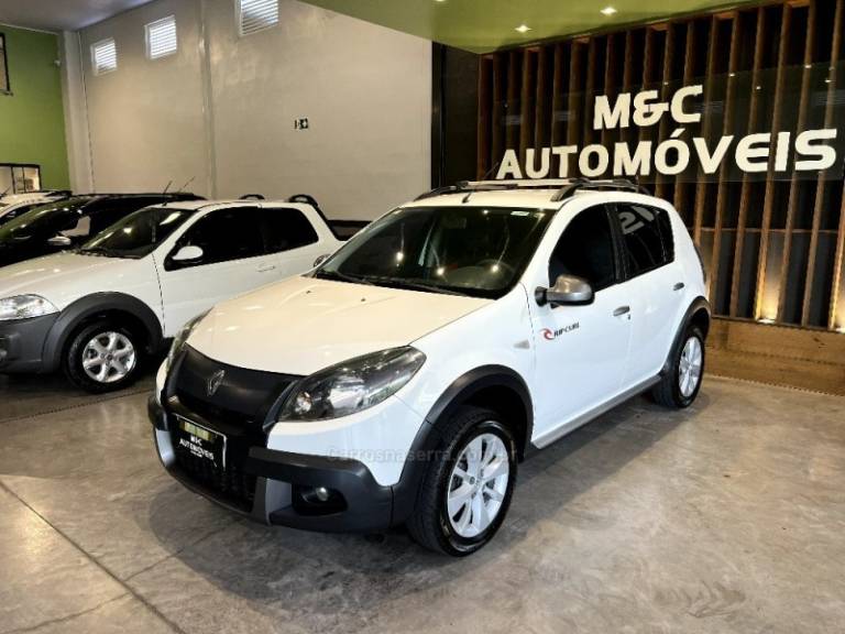 RENAULT - SANDERO - 2012/2012 - Branca - R$ 37.900,00