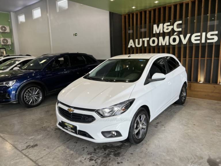 CHEVROLET - ONIX - 2017/2018 - Branca - R$ 59.900,00
