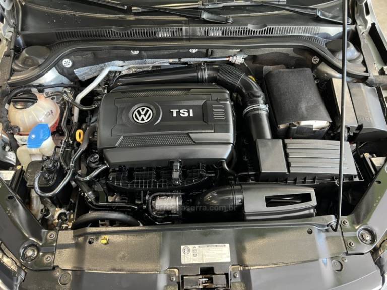VOLKSWAGEN - JETTA - 2015/2016 - Prata - R$ 89.900,00