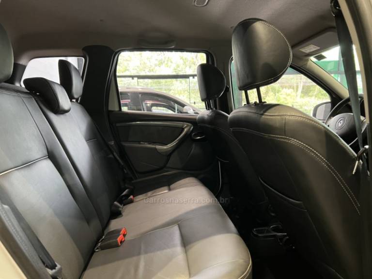 RENAULT - DUSTER - 2014/2015 - Branca - R$ 53.900,00