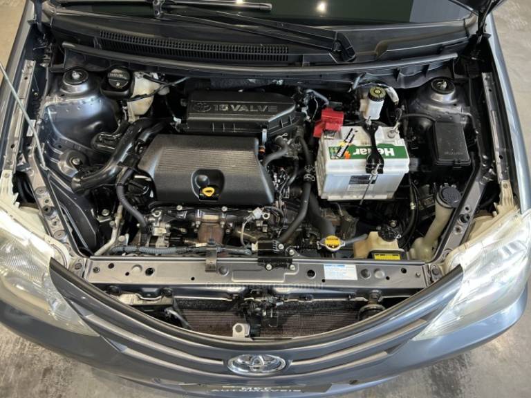 TOYOTA - ETIOS - 2013/2013 - Cinza - R$ 41.900,00