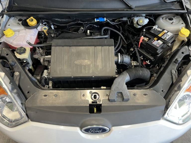 FORD - FIESTA - 2014/2014 - Branca - R$ 35.900,00