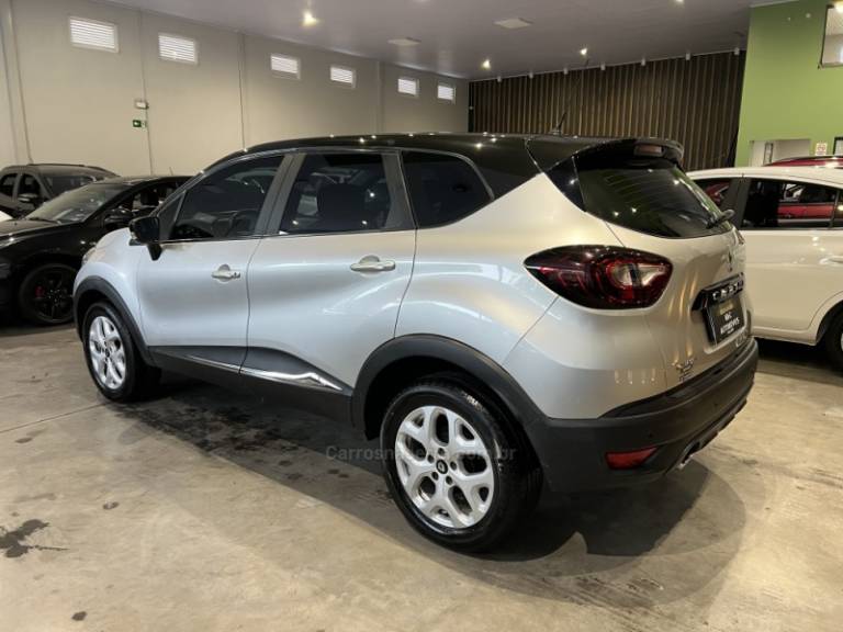 RENAULT - CAPTUR - 2018/2019 - Prata - R$ 72.900,00