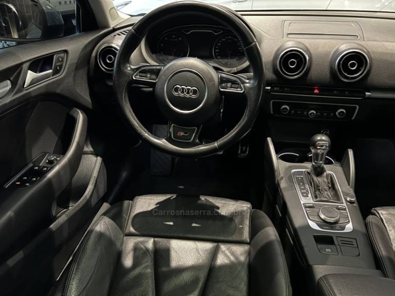 AUDI - A3 - 2014/2015 - Prata - R$ 89.900,00