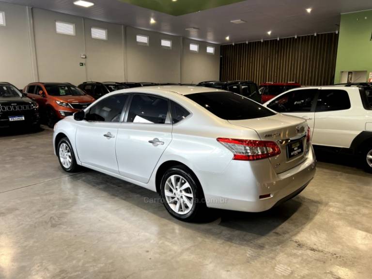 NISSAN - SENTRA - 2013/2014 - Prata - R$ 51.900,00