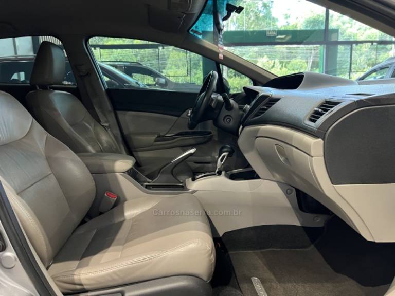HONDA - CIVIC - 2014/2015 - Cinza - R$ 77.900,00