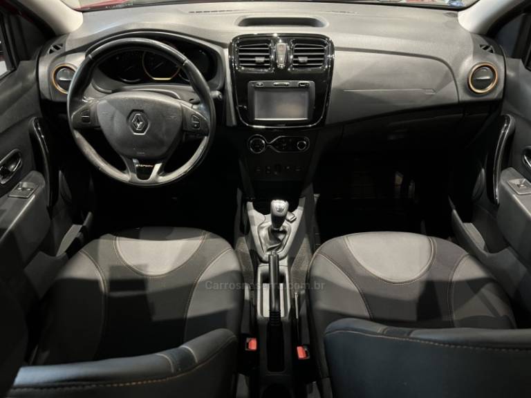 RENAULT - SANDERO - 2017/2018 - Vermelha - R$ 51.900,00