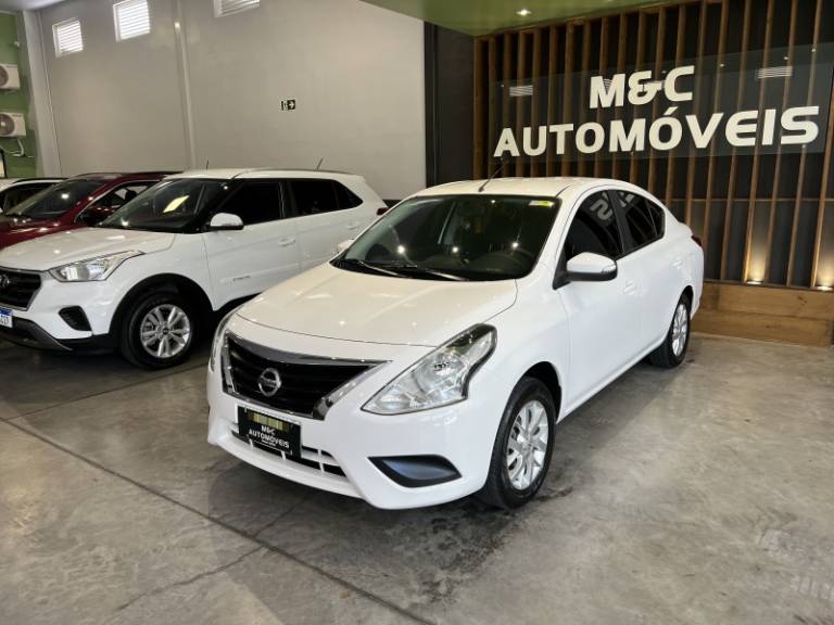 NISSAN - VERSA - 2018/2019 - Branca - R$ 59.900,00