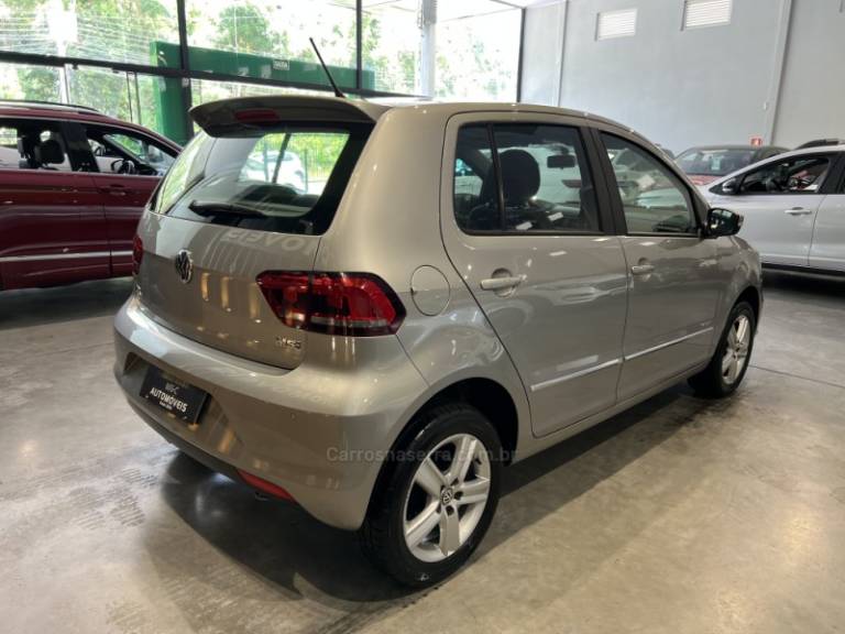 VOLKSWAGEN - FOX - 2015/2016 - Prata - R$ 53.900,00